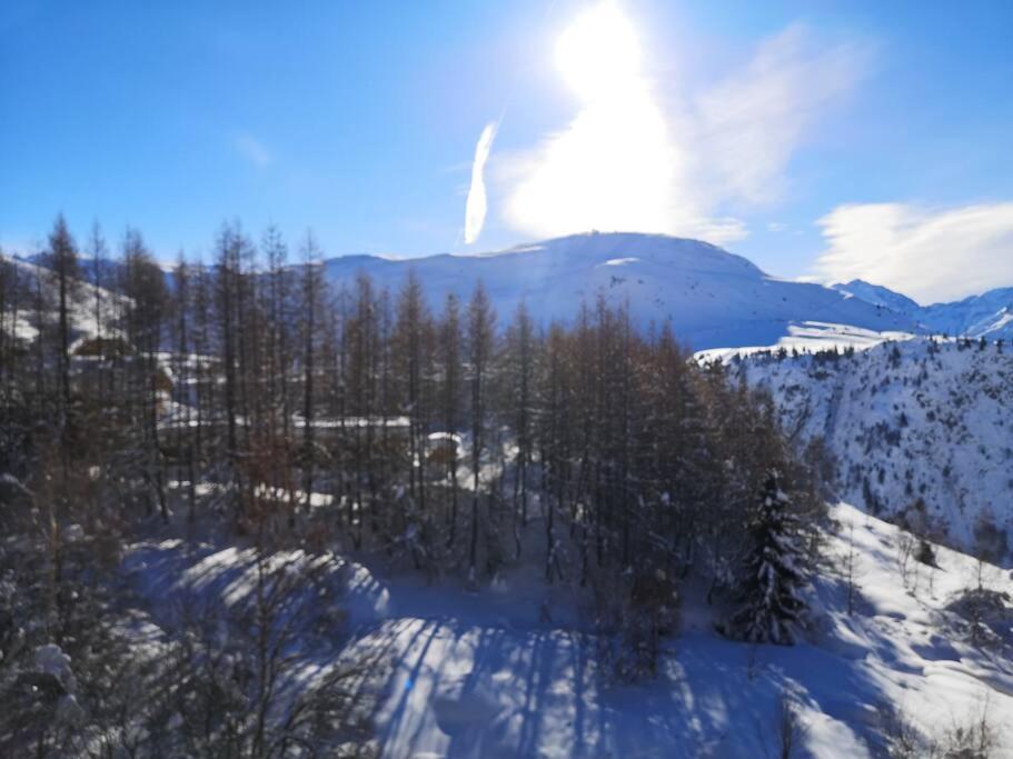 Au Pied Des Pistes Avec Parking Entierement Renove Apartment Huez Exterior photo