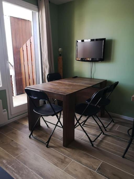 Au Pied Des Pistes Avec Parking Entierement Renove Apartment Huez Exterior photo